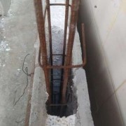 Casa em BLOCOK, SEM ACABAMENTO - coluna