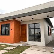 CASA EM BLOCOK COM ABERTURAS EM ALUMÍNIO SOB MEDIDA E LAGE - 35a4aa66-e67e-4021-a18c-2b912cbf3ba7