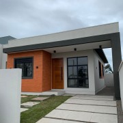 CASA EM BLOCOK COM ABERTURAS EM ALUMÍNIO SOB MEDIDA E LAGE - 641489d0-5b2f-49d0-8a5b-b1cda9017092