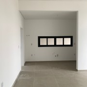 CASA EM BLOCOK COM ABERTURAS EM ALUMÍNIO SOB MEDIDA E LAGE - 9339dbbb-c013-4b62-819b-4b96b1c36e5c