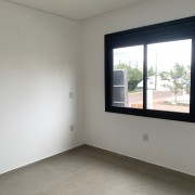 CASA EM BLOCOK COM ABERTURAS EM ALUMÍNIO SOB MEDIDA E LAGE - c3660690-51d1-4c33-b3b2-03fea8060eb1