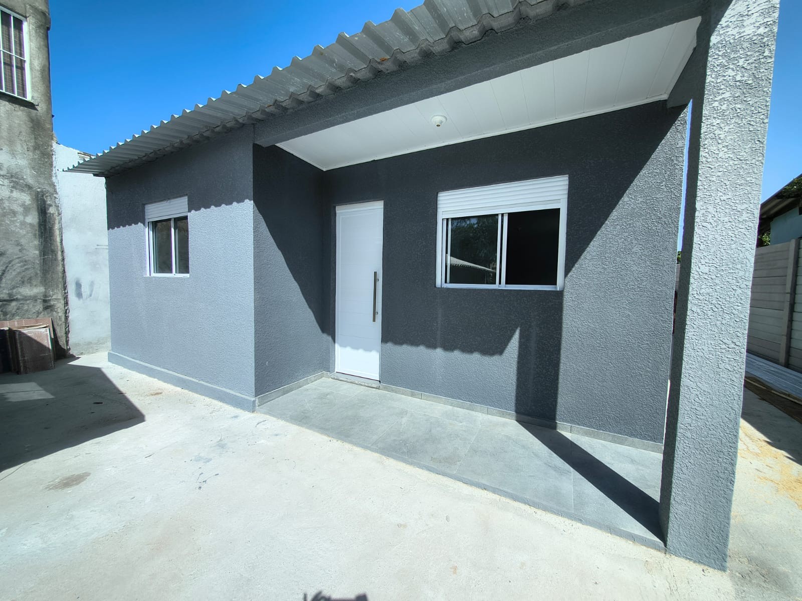 CASA EM BLOCOK, CHAVE NA MÃO - c47bf41e-131d-4e80-b3b3-a833bec0ec72